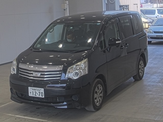 2013 TOYOTA NOAH 